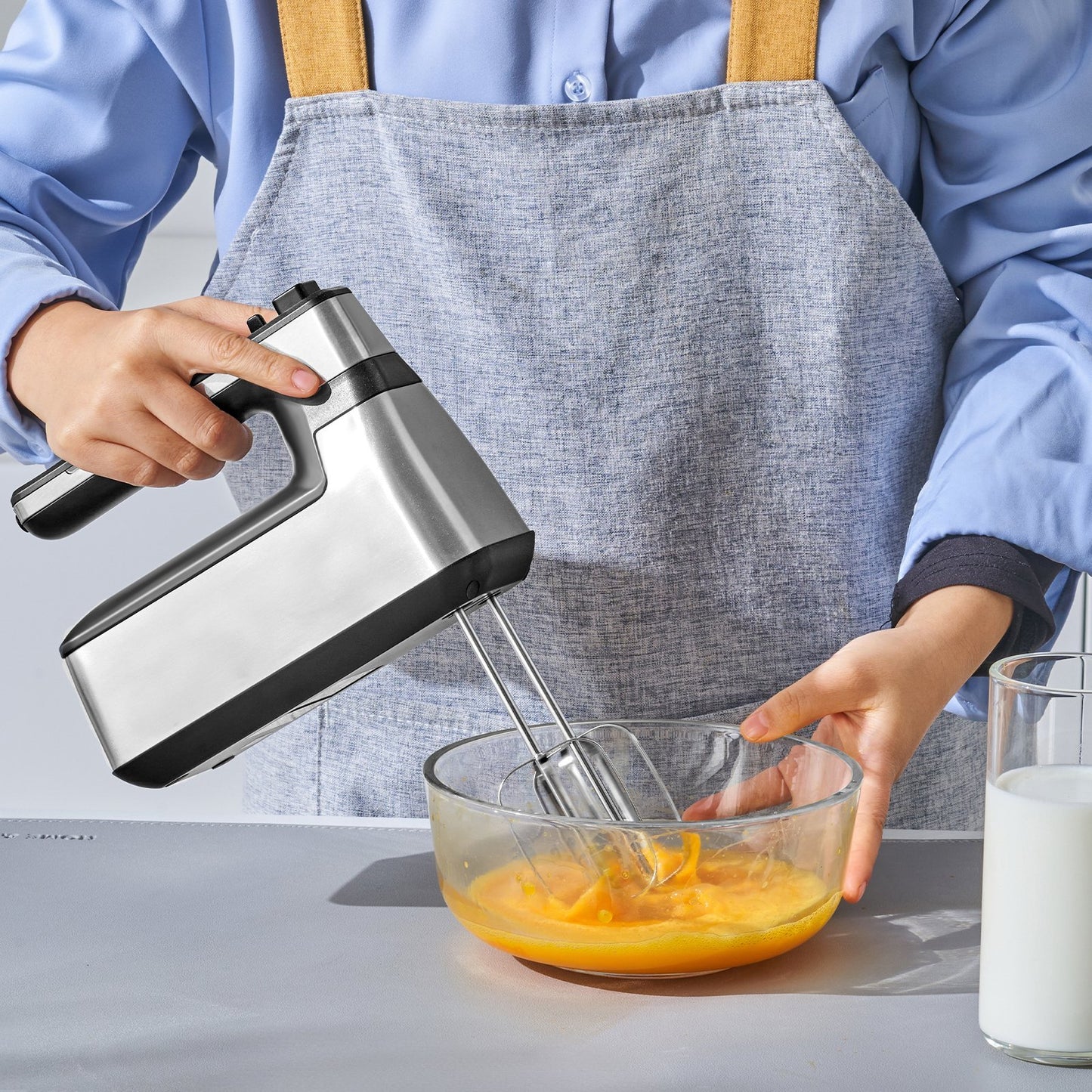 US Local VEVOR Cordless Electric Hand Mixer, 250W, Continuously Variable Electric Handheld Mixer, With Turbo Boost Beaters Dough Hooks Storage Bag, Baking Supplies For Whipping Mixing Egg Cookie Cake Cream