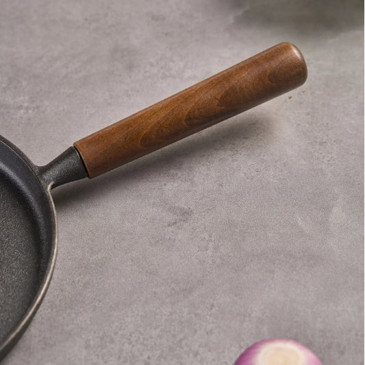US Local WANGYUANJI Cast Iron Pizza Pan 7.9, Uncoated Pancake Skillet For Indoor And Outdoor, Non-Stick Skillet With Wooden Handle, Handmade Pancakes, Pizza, Fried Steak