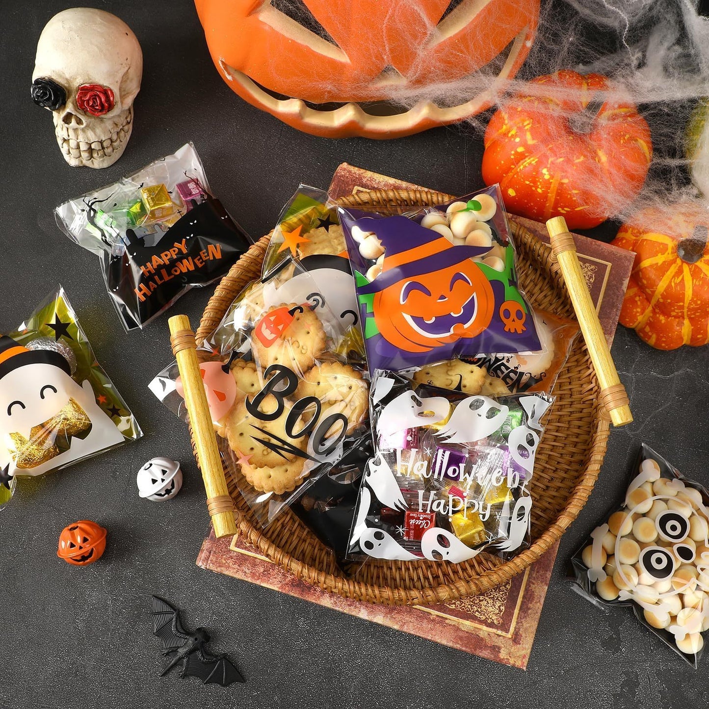 US Local Halloween 450pcs self adhesive candy cellophane treat bags cookie bags for halloween trick or treat goodie party favor supplies 9 patterns