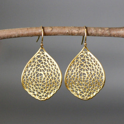 Creative Retro Leaf Hollow Pendant Earrings Drop-shaped