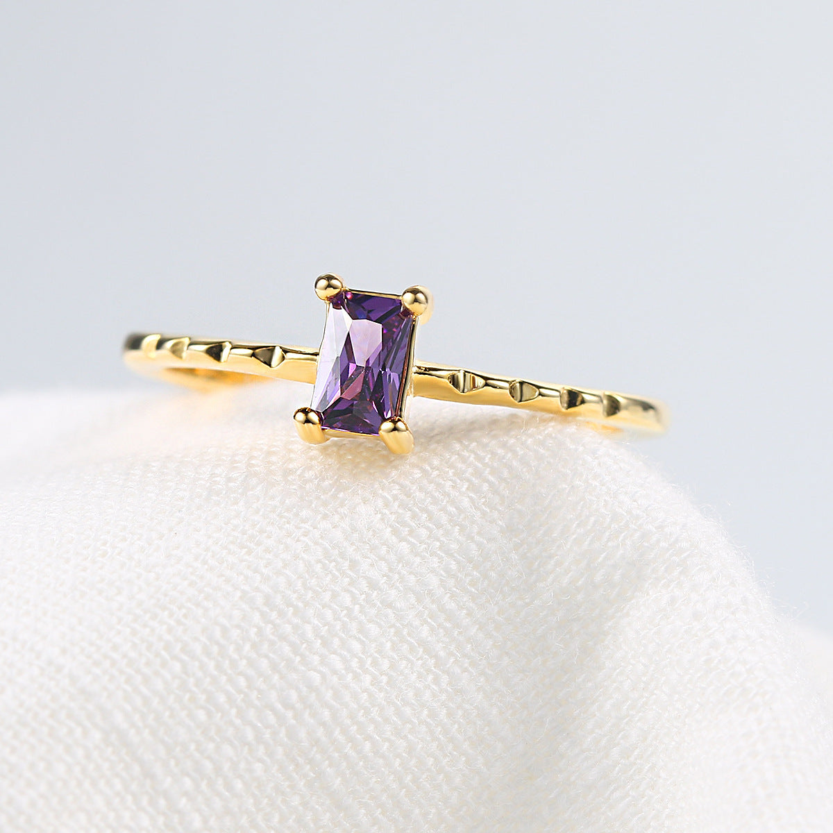 Women's Simple Inlaid Purple Zircon Thin Ring