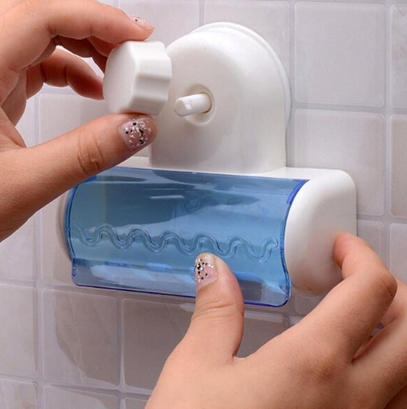 Dustproof toothbrush holder