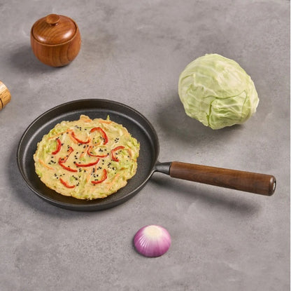 US Local WANGYUANJI Cast Iron Pizza Pan 7.9, Uncoated Pancake Skillet For Indoor And Outdoor, Non-Stick Skillet With Wooden Handle, Handmade Pancakes, Pizza, Fried Steak