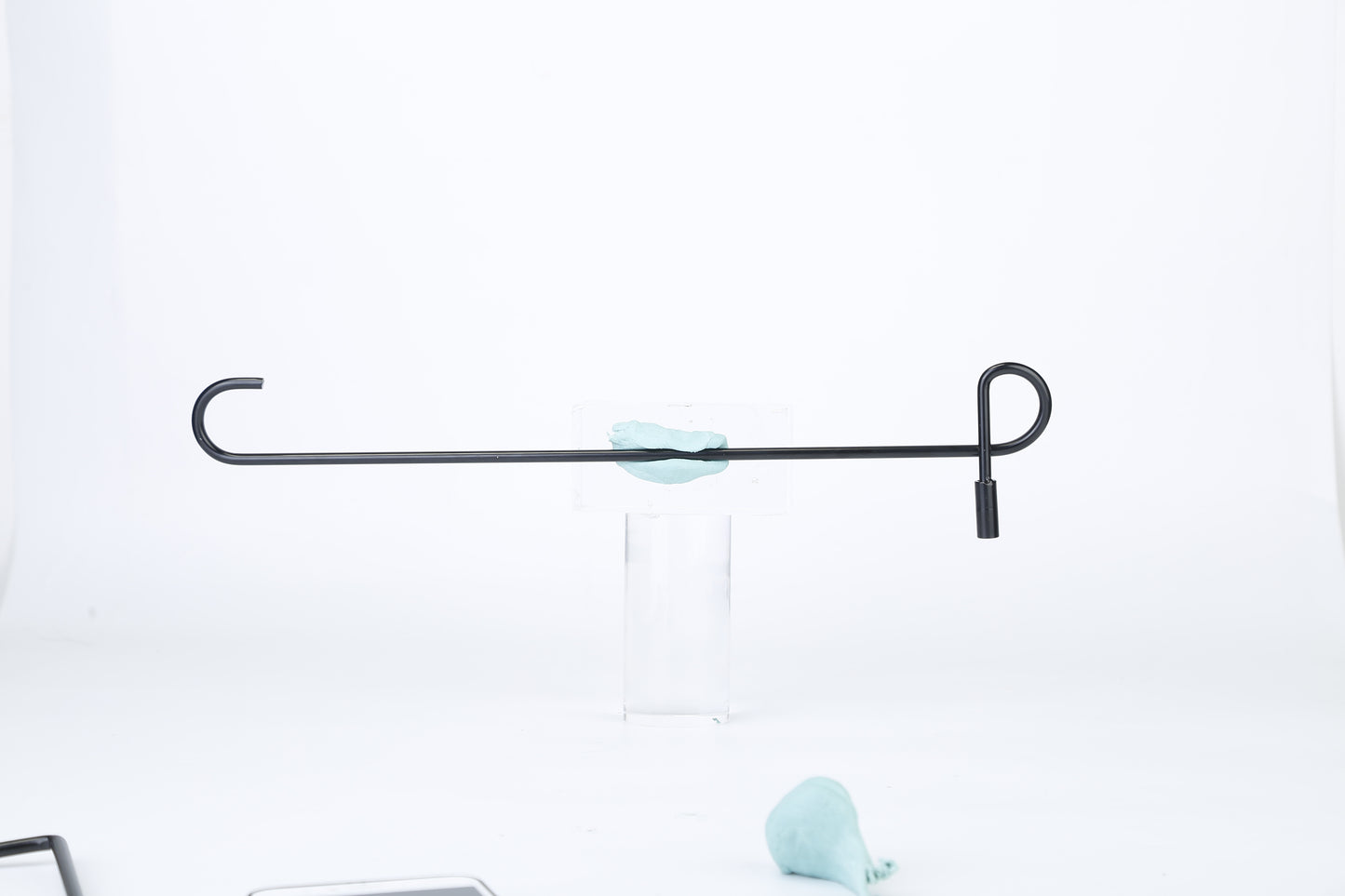 1Pc Garden Flag Stand Flagpole Weatherproof Wrought Iron Coated Yard Flag Holder For Yard Flag Party Banner Fits 11.8x17.7in Flag For Christmas Halloween Outdoor Decoration