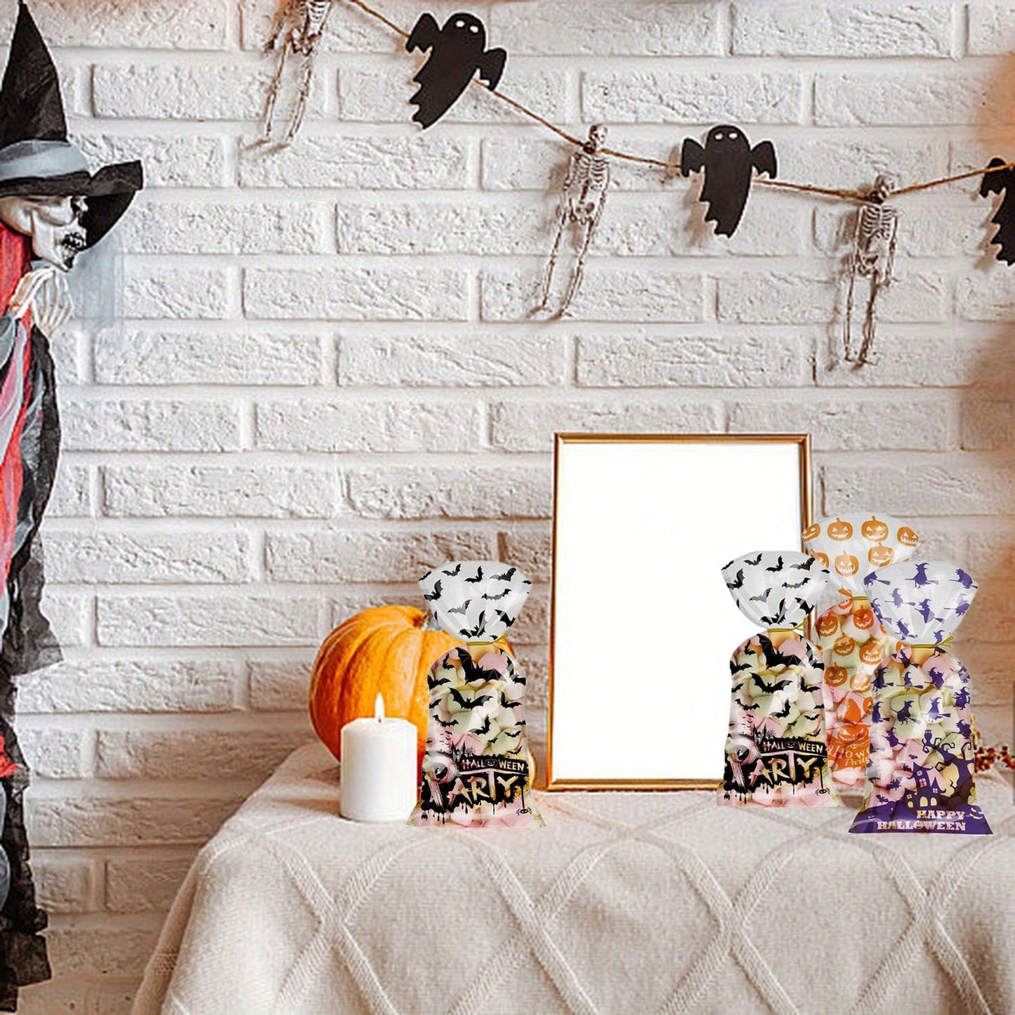 US Local 200 Pcs Halloween Gift Wrapping Bags With Twist Ties 5.1 X 10.8 Inch Cellophane Witch Bat Printing Flat Bag OPP Halloween Pumpkin Treat Packaging Bags For Party Favors Halloween Decoration