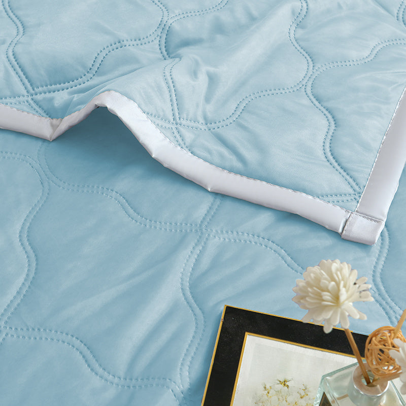 US Local 1pc Innovative Soundwave Design Ultra Soft Thin Quilt, Cozy & Breathable All-Season Reversible Comforter For Hot Sleepers, Ideal Lightweight Bedding For Bed, Sofa, Office, Travel & Camping, Machine Wa