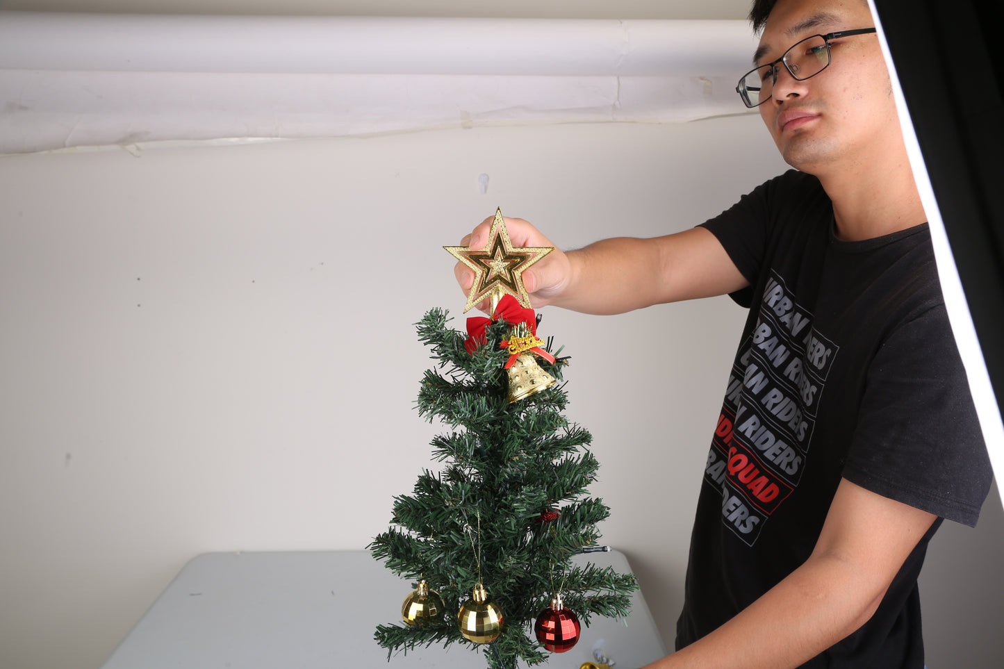 US Local 4Packs Solar Christmas Tree Lights Xmas Garden Decorations Tree Stake Lamp 20LEDs Solar Decor Light With Constant And Flashing Mode For Pathway Yard Patio Landscape