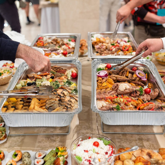 US Local 42Pcs Serve 6 Guests Disposable Chafing Dish Buffet Set Chafing Servers With Covers Spoons Forks Tongs Full-Size Pans Food Warmers For Parties Events Catering Supplies With Utensils And Lids