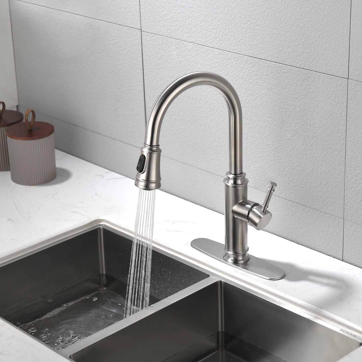 US Local Single Handle High  Pull Out Kitchen Faucet, Single-stage Stainless Steel Kitchen Sink Faucet, With Pull Down Spray
