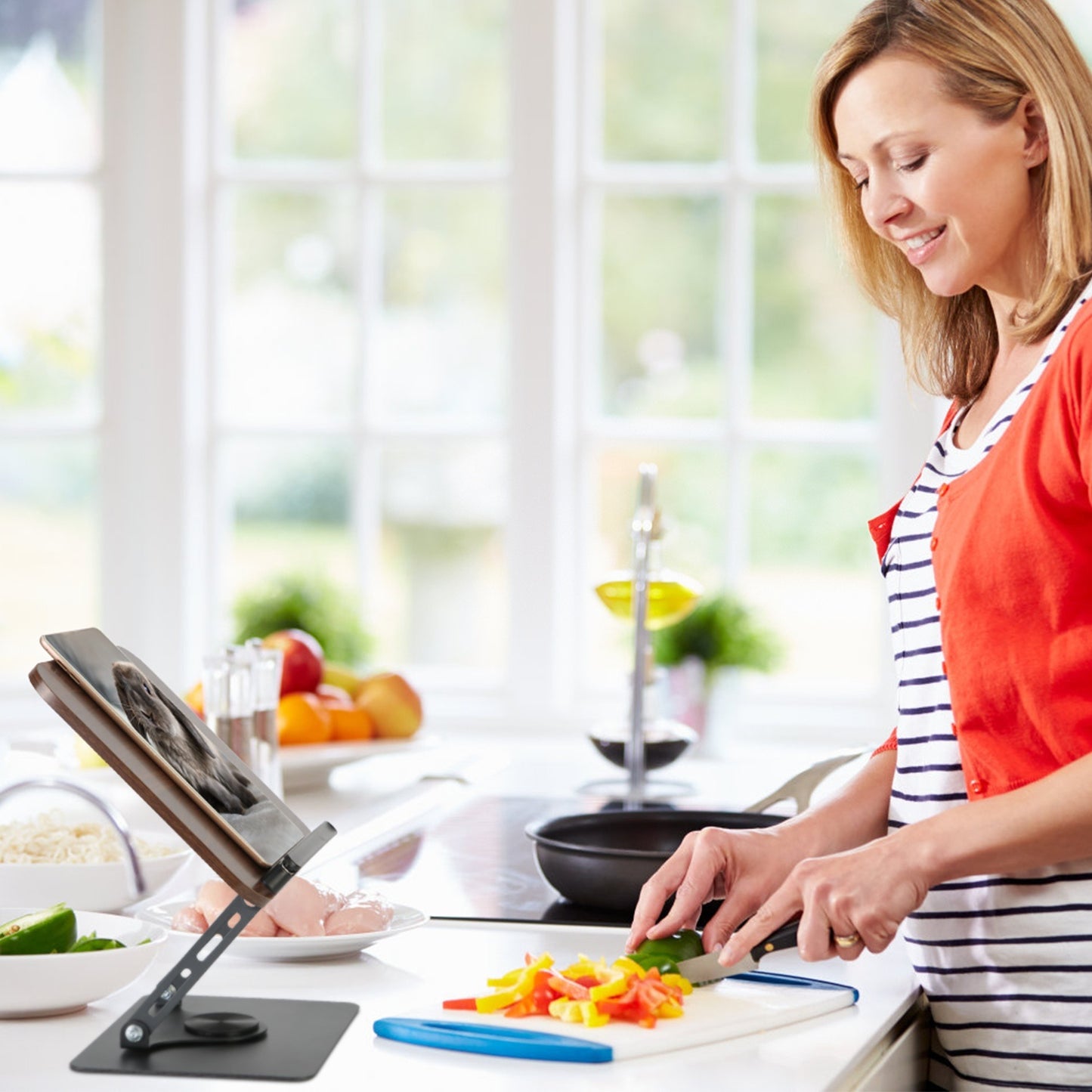 US Local 1Pc Book Stand For Reading Foldable Wood Book Holder Reading Rack Paper Stand With Adjustable Height 360 Degree Rotatable Base Dual Paper Clips For Book Sheet Music Laptop Drawing Tablet