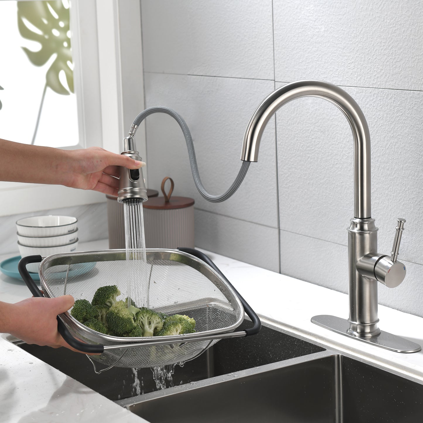 US Local Single Handle High  Pull Out Kitchen Faucet, Single-stage Stainless Steel Kitchen Sink Faucet, With Pull Down Spray