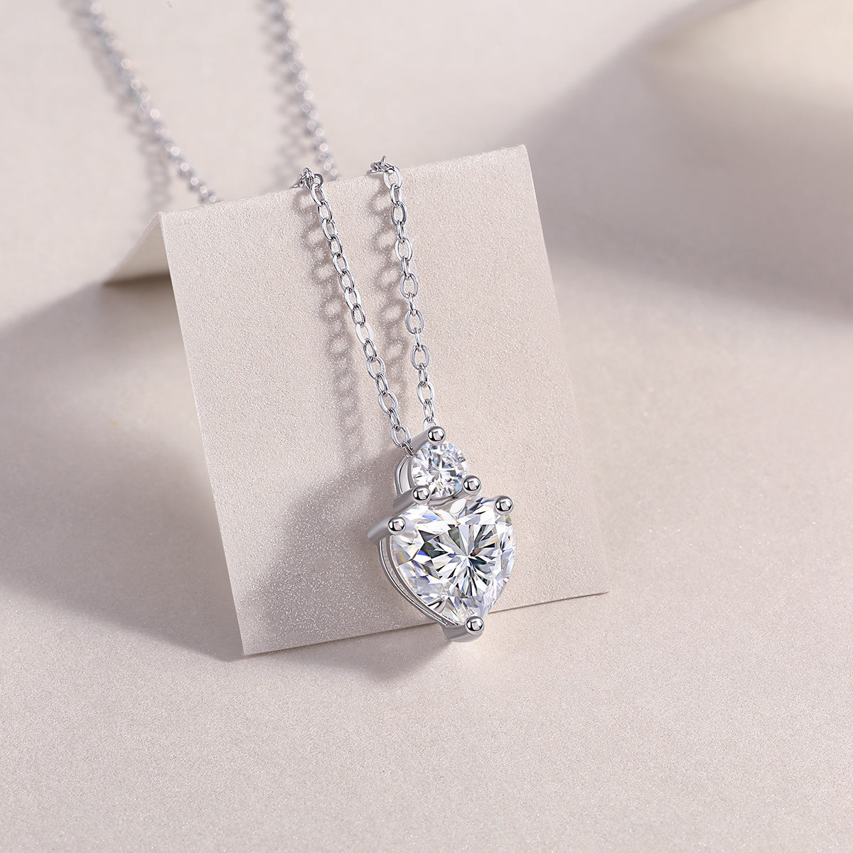 US Local Ripple Fantasy - A Fashionable And Luxurious Diamond Jewelry Pendant Set With Moissanite S925 Sterling Silver And Platinum Plating