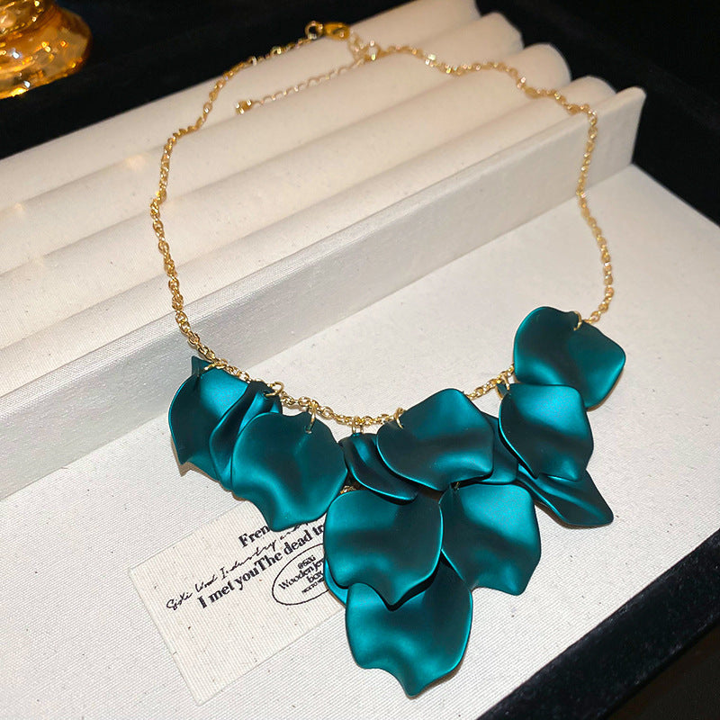 European And American Simple Petal Flower Tassel Clavicle Item