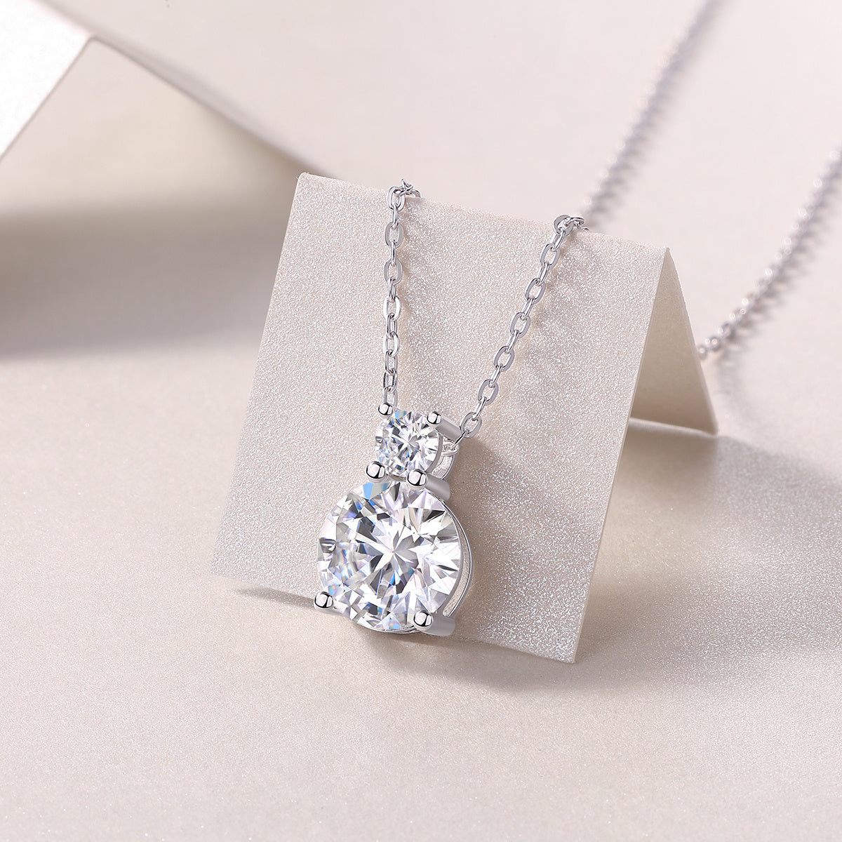 Jazz Manor - A Fashionable And Luxurious Diamond Jewelry Piece Set With 3-carat Moissanite S925 Sterling Silver And Platinum-plated Pendant