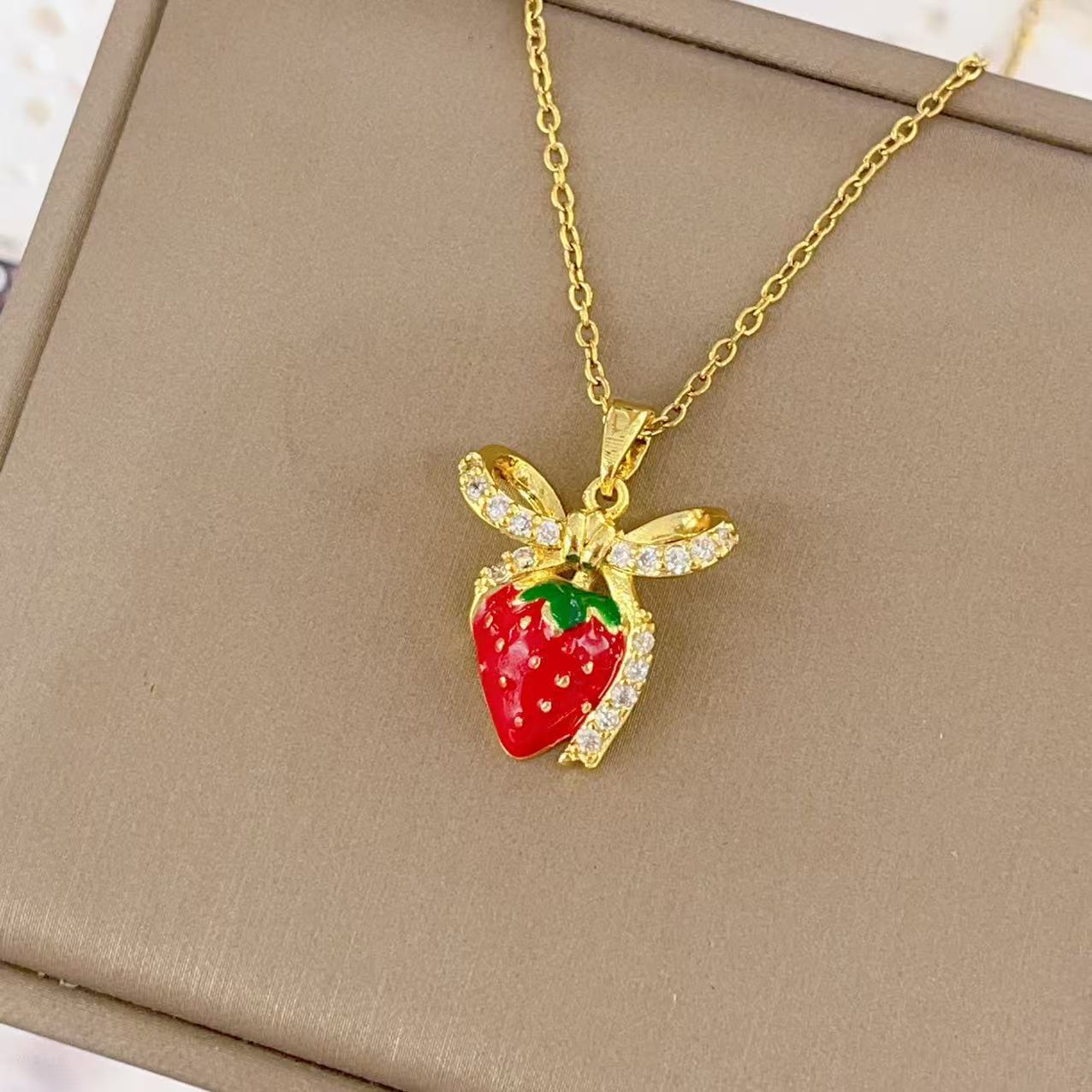 Strawberry Necklace Women's Red Wild High Sense Ornament
