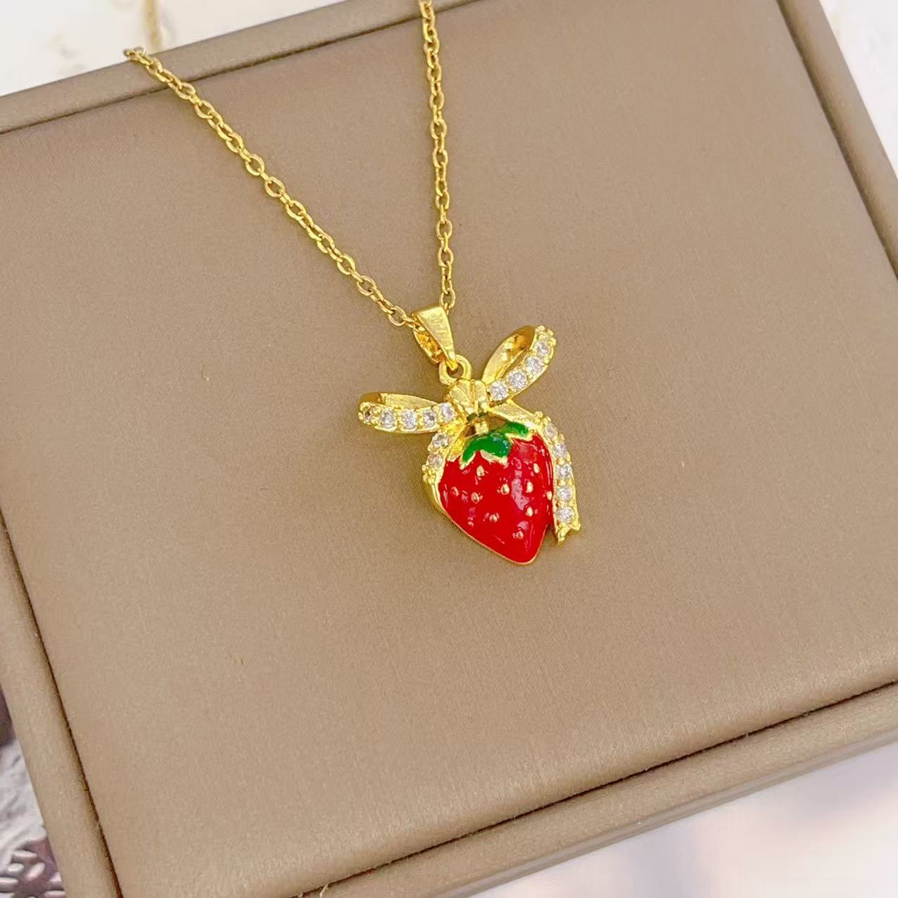 Strawberry Necklace Women's Red Wild High Sense Ornament