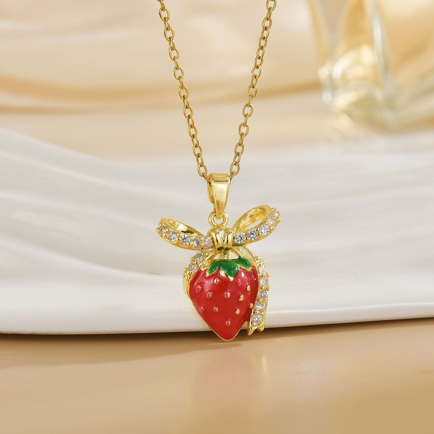 Strawberry Necklace Women's Red Wild High Sense Ornament