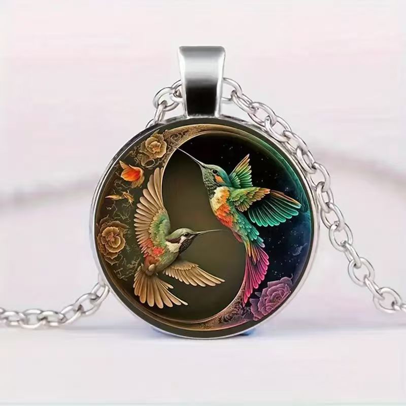 Retro Creative Hummingbird And Flower Flower Pattern Round Necklace