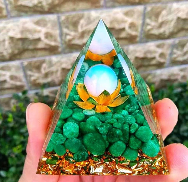 USA Local Pyramid Decoration Natural Crystal Gravel Energy Tower