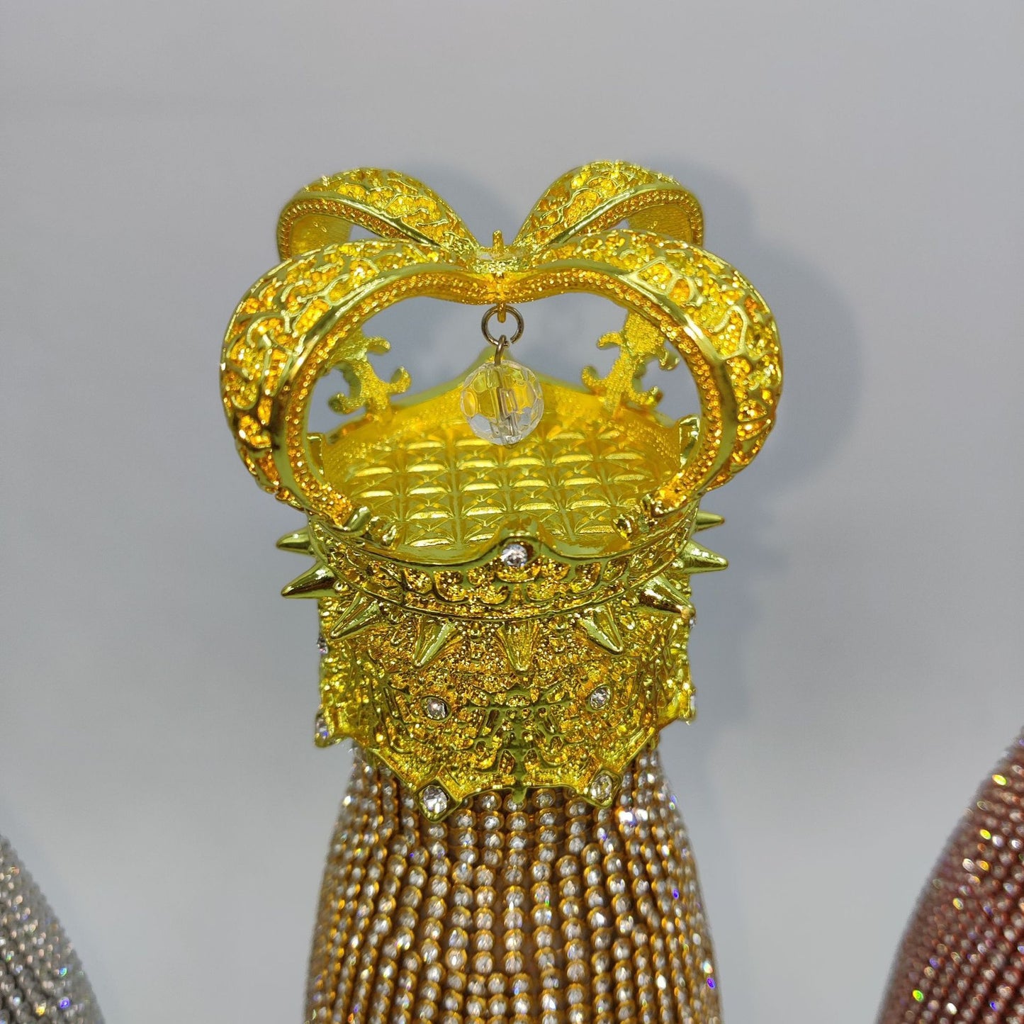 Trendy Good-looking Diamond Inlaid Crown Cup