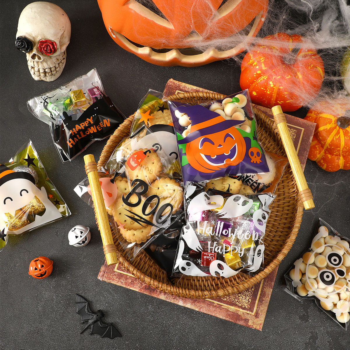 US Local 450 Pcs Halloween Cellophane Treat Bags Self-sealing Clear Candy Cookie Bags Pumpkin Ghost Black Cat Skull Trick Or Treat Bags For Halloween Birthday Trick Or Treat Party Favors Supplies
