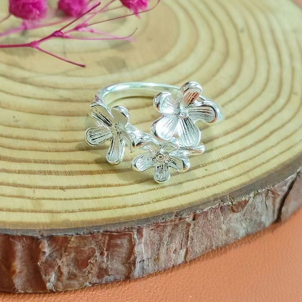 Camellia Light Luxury And Simplicity Temperament Adjustable Opening Ring