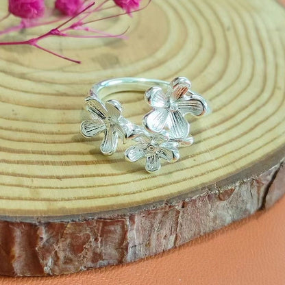 Camellia Light Luxury And Simplicity Temperament Adjustable Opening Ring